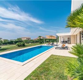 4 bedroom villa with pool near Pula, sleeps 8
